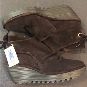 New with tags brown suede Fly London boots!